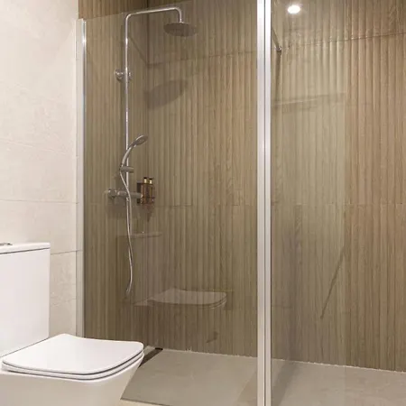 Osito Hub - L'explorador Andres * Валенсия